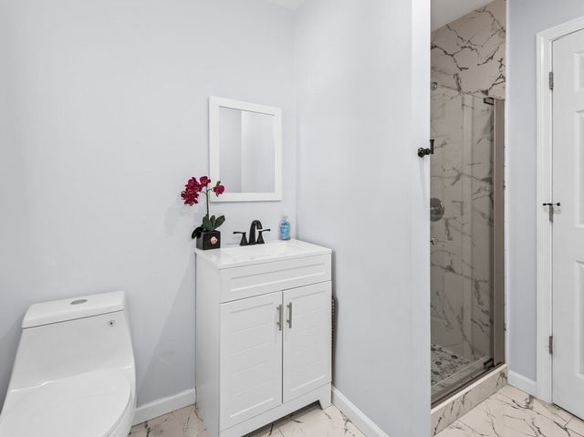 42 Ringgold St, Springfield, MA 01107