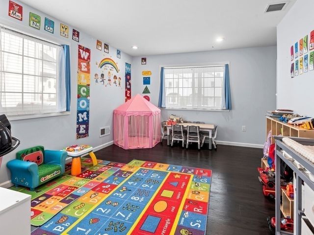 42 Ringgold St, Springfield, MA 01107