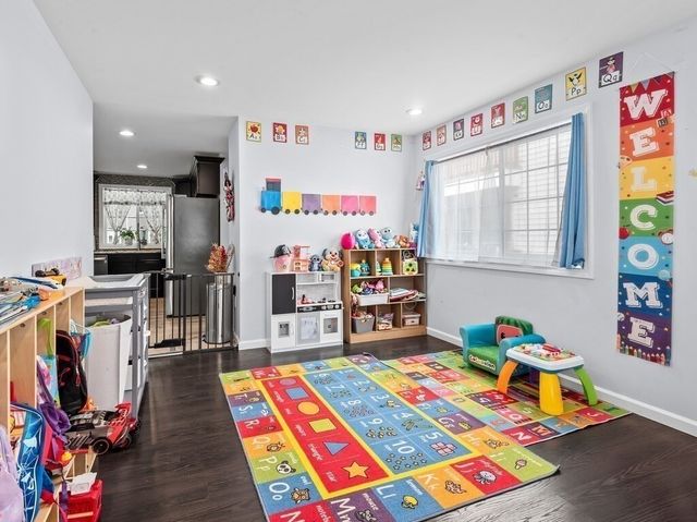 42 Ringgold St, Springfield, MA 01107