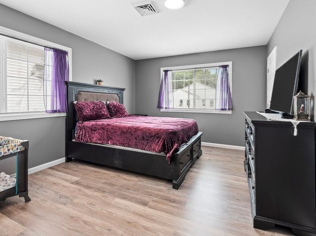42 Ringgold St, Springfield, MA 01107