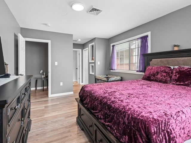 42 Ringgold St, Springfield, MA 01107