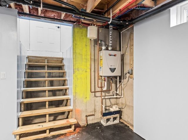 42 Ringgold St, Springfield, MA 01107