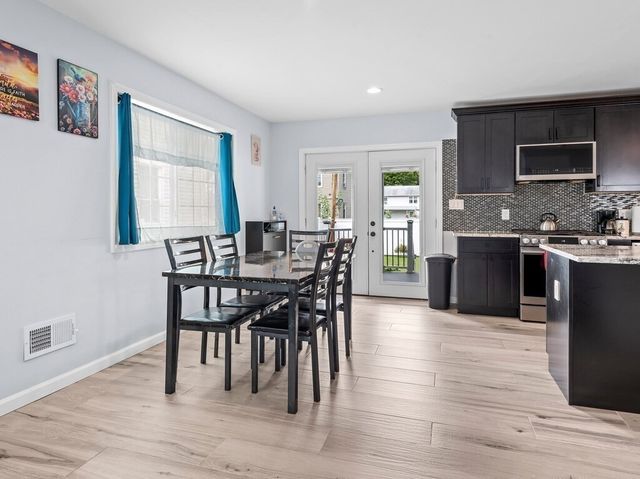 42 Ringgold St, Springfield, MA 01107