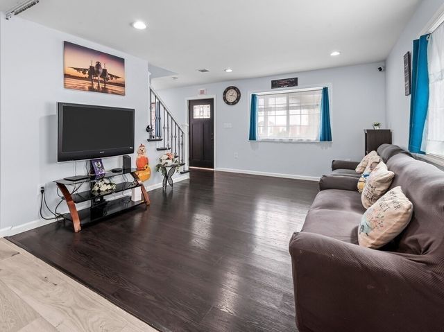 42 Ringgold St, Springfield, MA 01107