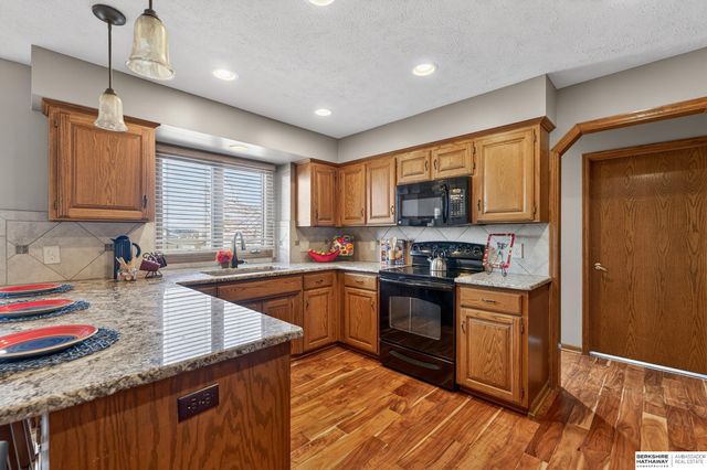 5512 S 166 Street, Omaha, NE 68135