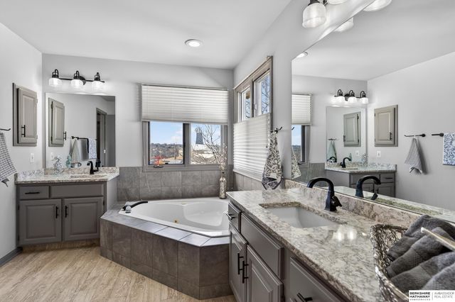 5512 S 166 Street, Omaha, NE 68135