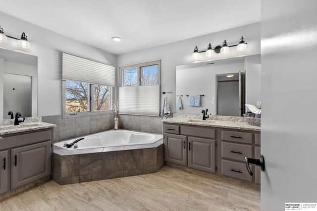 5512 S 166 Street, Omaha, NE 68135