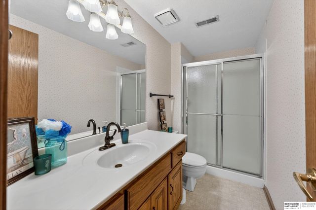 5512 S 166 Street, Omaha, NE 68135