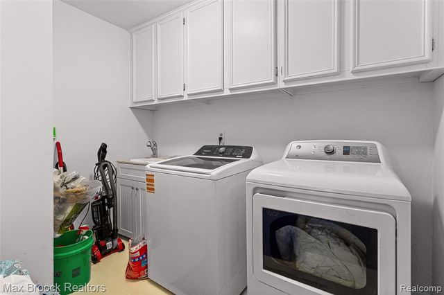 1935 Pine Ridge Lane, Bloomfield Hills, MI 48302
