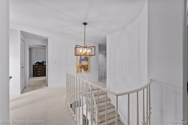 1935 Pine Ridge Lane, Bloomfield Hills, MI 48302