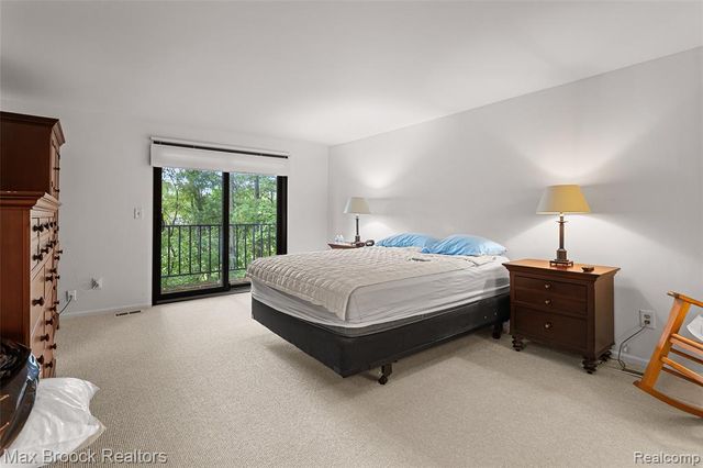 1935 Pine Ridge Lane, Bloomfield Hills, MI 48302
