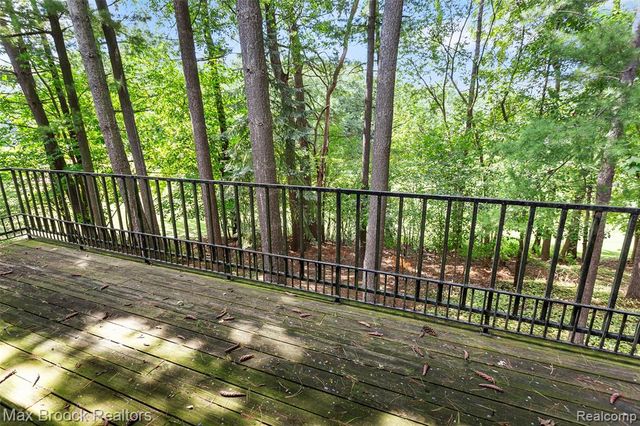 1935 Pine Ridge Lane, Bloomfield Hills, MI 48302