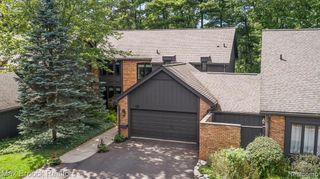 1935 Pine Ridge Lane, Bloomfield Hills, MI 48302