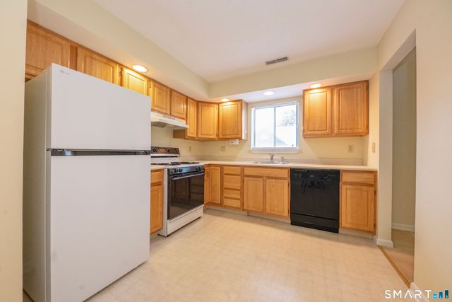202 Windgate Circle E, Monroe, CT 06468