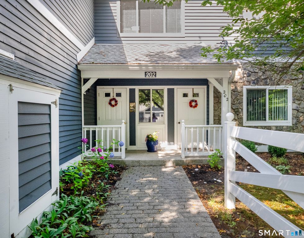 202 Windgate Circle E, Monroe, CT 06468