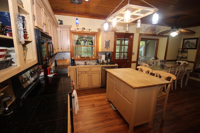 115 Dogwood Dr., Hattiesburg, MS 39402