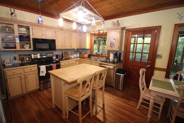 115 Dogwood Dr., Hattiesburg, MS 39402