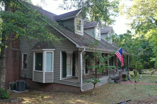 115 Dogwood Dr., Hattiesburg, MS 39402