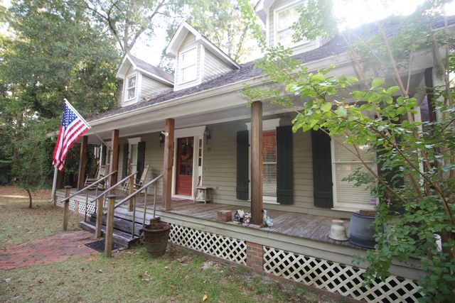 115 Dogwood Dr., Hattiesburg, MS 39402