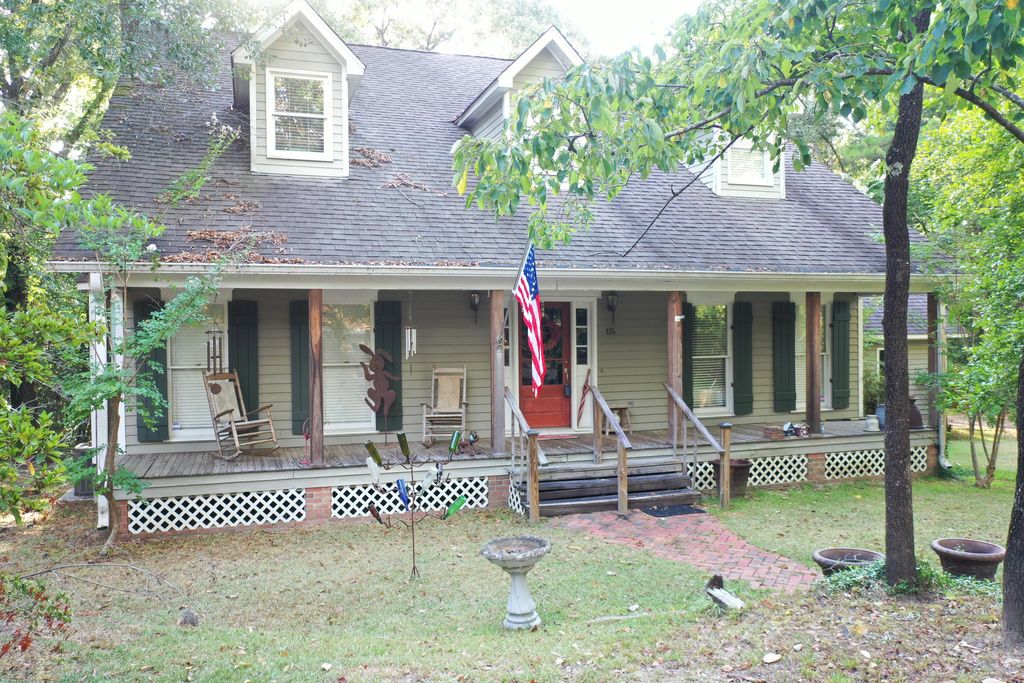 115 Dogwood Dr., Hattiesburg, MS 39402
