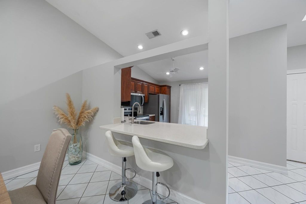 Image 10 of property listing at 12970 Dartford Trail 4, Wellington, FL 33414