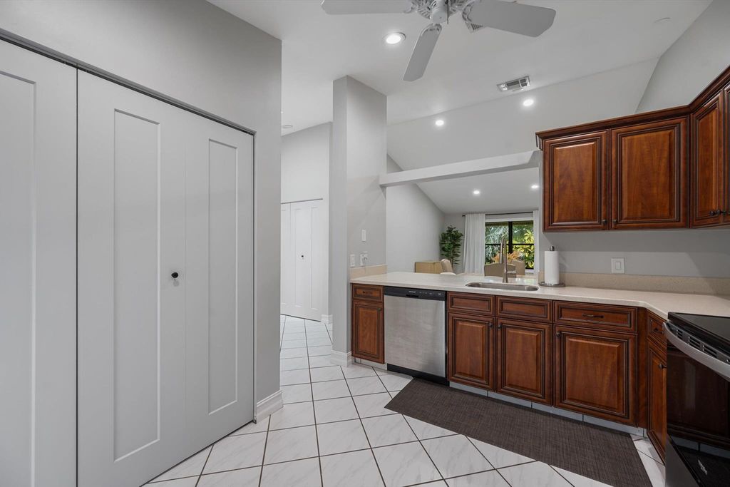Image 13 of property listing at 12970 Dartford Trail 4, Wellington, FL 33414