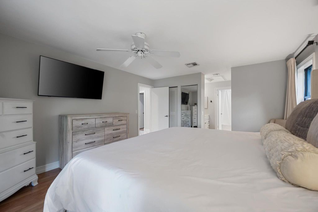 Image 15 of property listing at 12970 Dartford Trail 4, Wellington, FL 33414