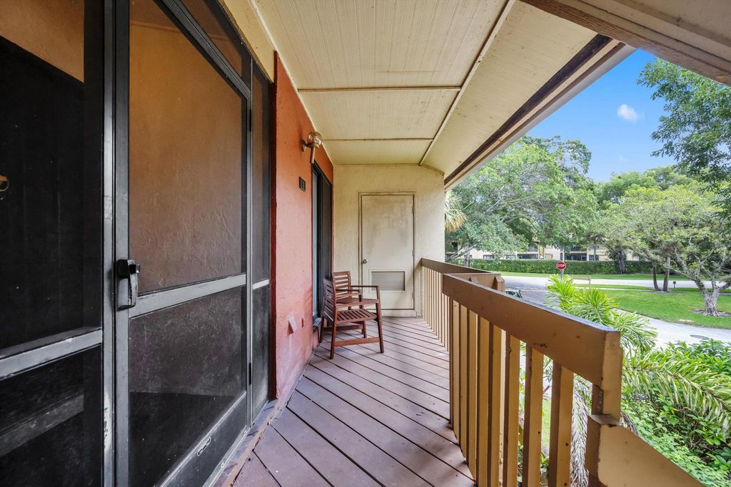 Image 3 of property listing at 12970 Dartford Trail 4, Wellington, FL 33414