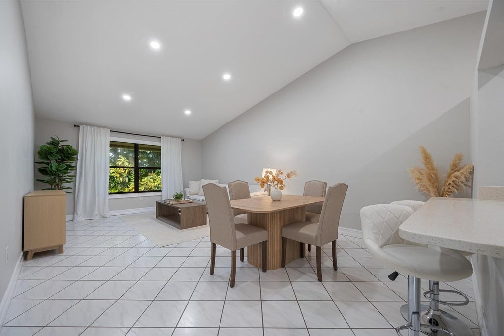 Image 6 of property listing at 12970 Dartford Trail 4, Wellington, FL 33414
