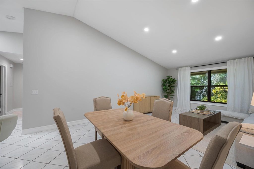 Image 7 of property listing at 12970 Dartford Trail 4, Wellington, FL 33414