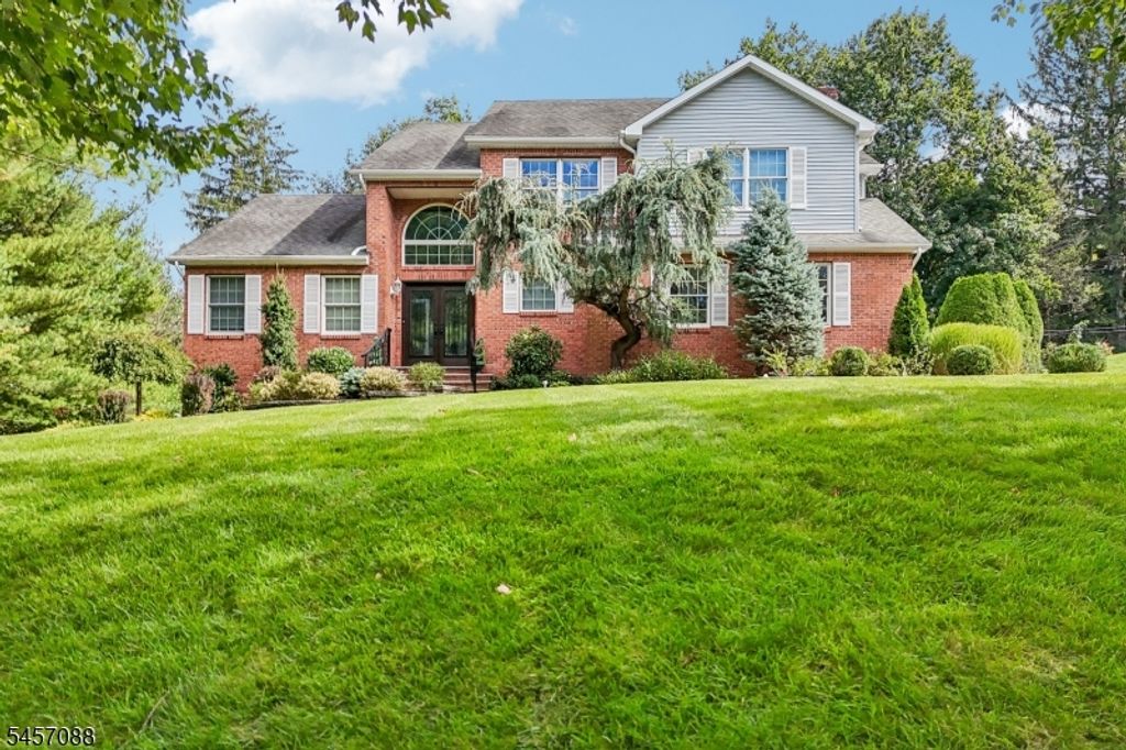 2 Lisa Ln, East Hanover Twp., NJ 07936 — exterior