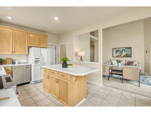 8891 Sw IOWA Dr, Tualatin, OR 97062