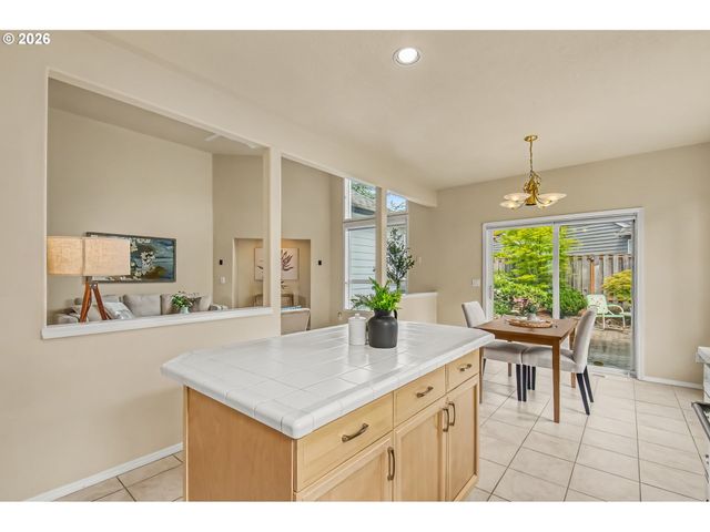 8891 Sw IOWA Dr, Tualatin, OR 97062