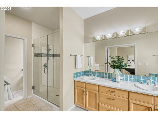 8891 Sw IOWA Dr, Tualatin, OR 97062