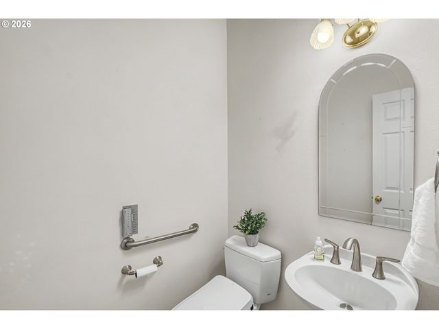 8891 Sw IOWA Dr, Tualatin, OR 97062