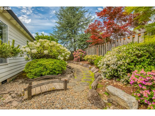 8891 Sw IOWA Dr, Tualatin, OR 97062