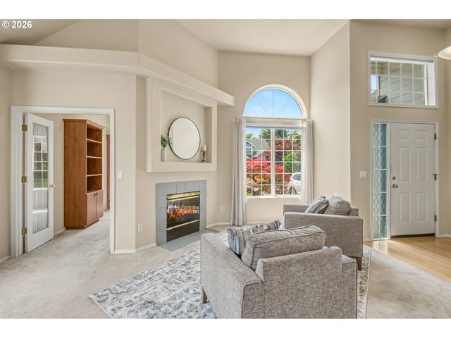 8891 Sw IOWA Dr, Tualatin, OR 97062