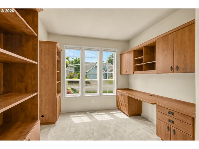 8891 Sw IOWA Dr, Tualatin, OR 97062