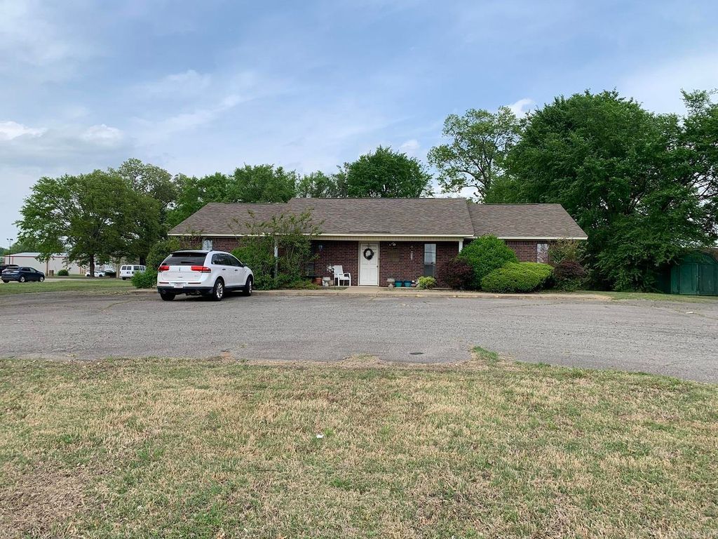 1311 E 16th Street, Russellville, AR 72802