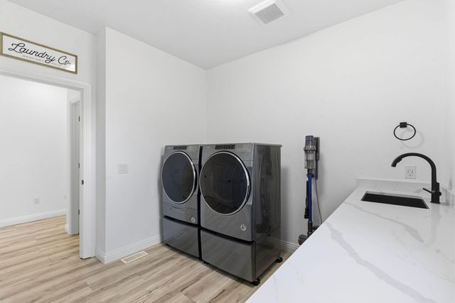 5267 W Nokes Lane, Brookline, MO 65619