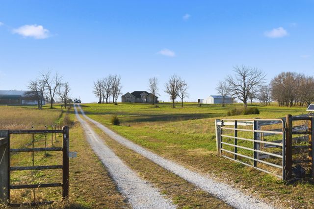 5267 W Nokes Lane, Brookline, MO 65619