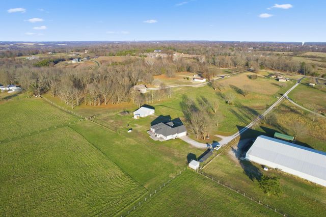 5267 W Nokes Lane, Brookline, MO 65619