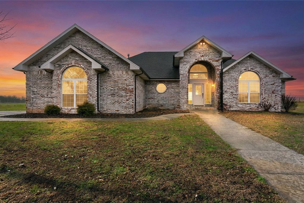 5267 W Nokes Lane, Brookline, MO 65619