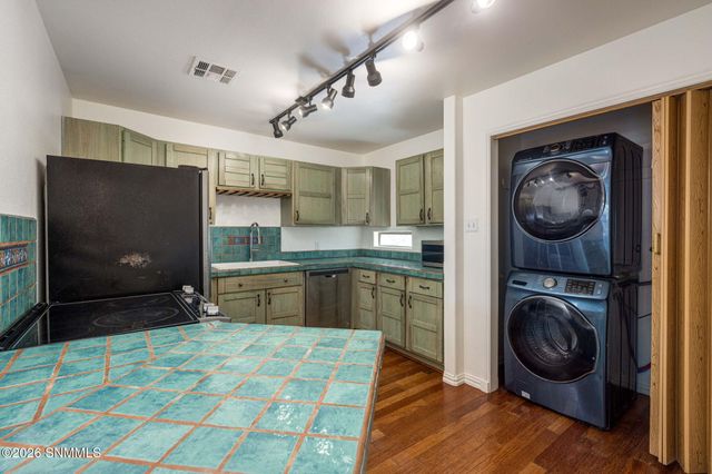 701 Indian Hollow 7, Las Cruces, NM 88011