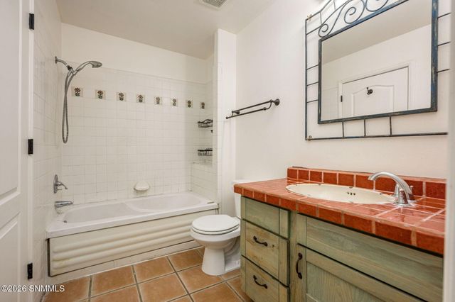 701 Indian Hollow 7, Las Cruces, NM 88011