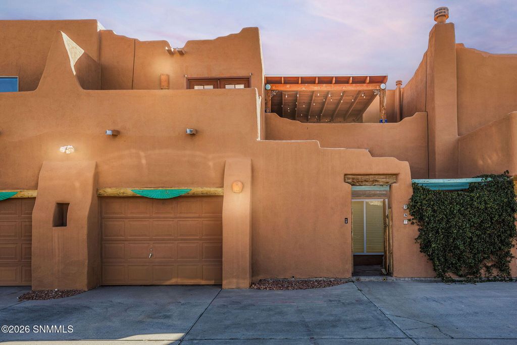 701 Indian Hollow 7, Las Cruces, NM 88011