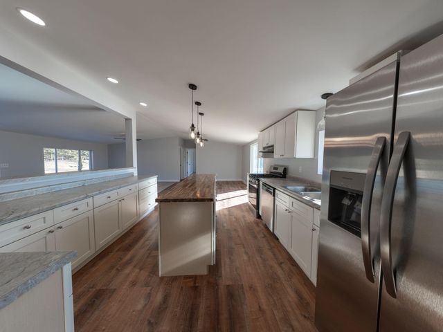 1677 W 900 N, Wheatfield, IN 46392