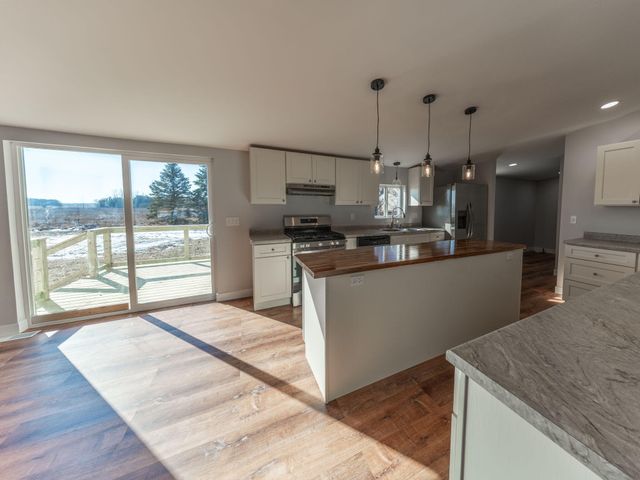 1677 W 900 N, Wheatfield, IN 46392