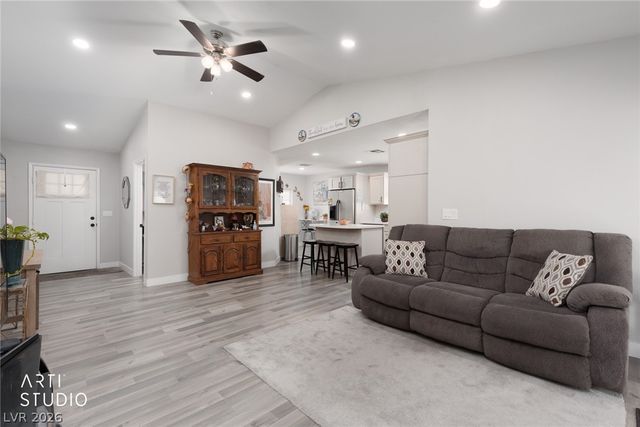 105 North Cimarron Road, Las Vegas, NV 89145