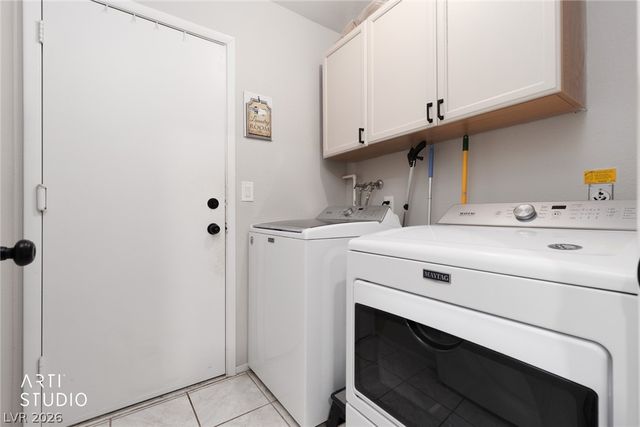 105 North Cimarron Road, Las Vegas, NV 89145